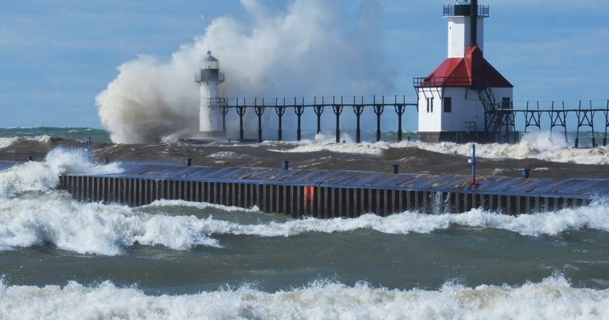 Wind gusts among strongest on record batter Midwest, fuel deadly Nebraska fires